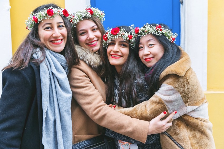 des parisiennes avec de beaux accessoires 